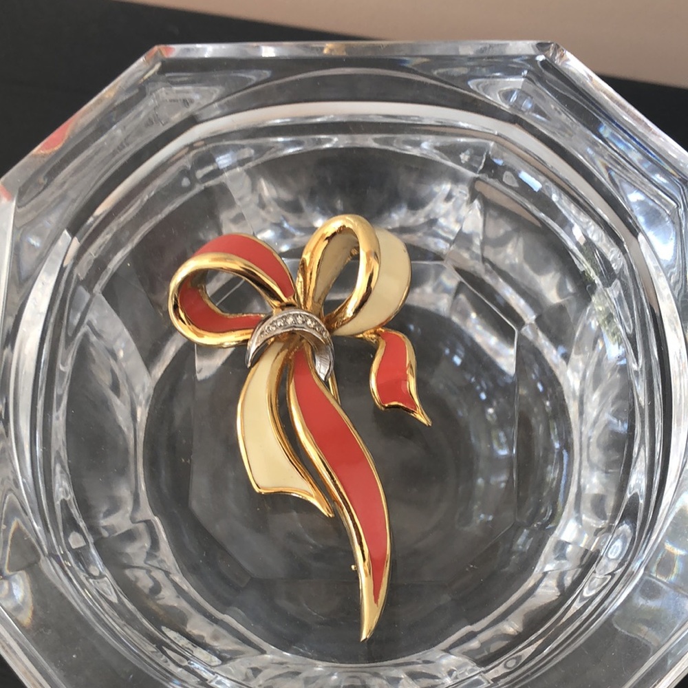Signed Rhinestone & Enamel Brooch - Picture 2 of 7